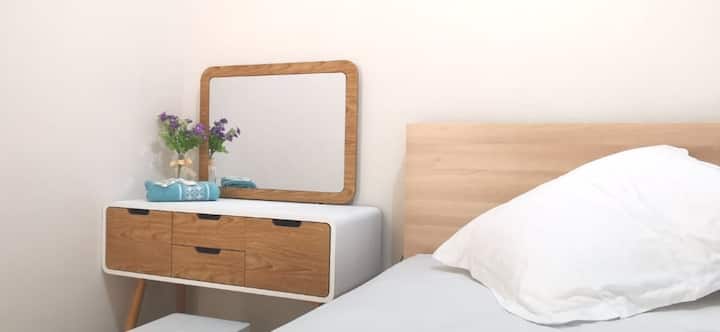 Une commode est à votre disposition dans la chambre principale