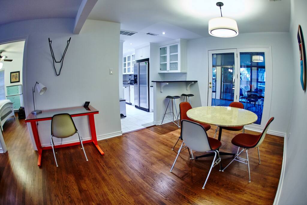 Need to work? You'll have the space along with super fast wifi (tests at over 100Mbps upload/10Mbps download) to get the job done.