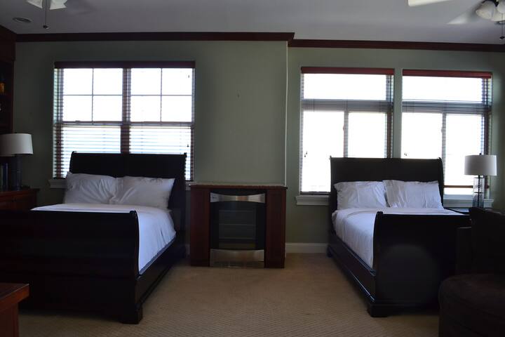 Relaxing Ocean Front Beach Home in Arverne! gallery image 5