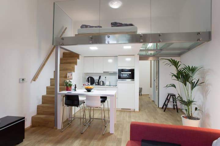 Modern loft studio @ center