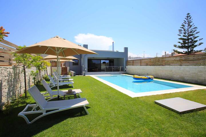 Villa Elpida, private pool and jacuzzi gallery image 3