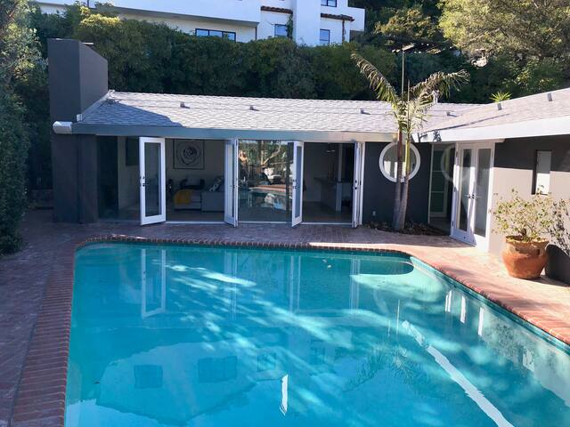 Enchanting, Modern Hollywood Hills gallery image 2