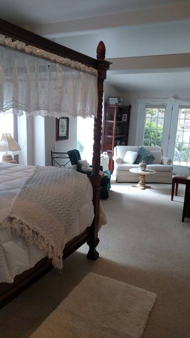 Master bedroom and setting room