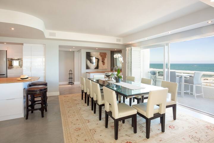 Spacious luxury apartment with infinite sea views gallery image 2