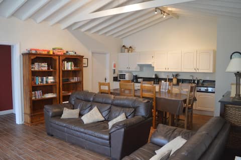 Old Workshop Cottage (3 Bed, 2 Bath)