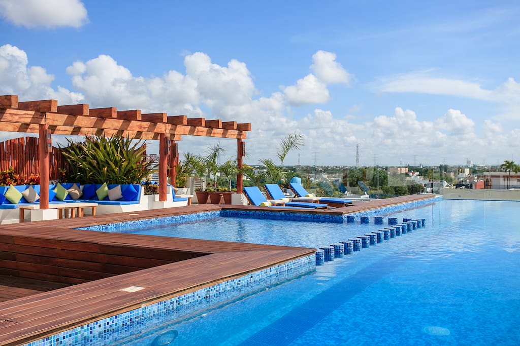 Pool,Water,Resort,Swimming Pool,Hotel