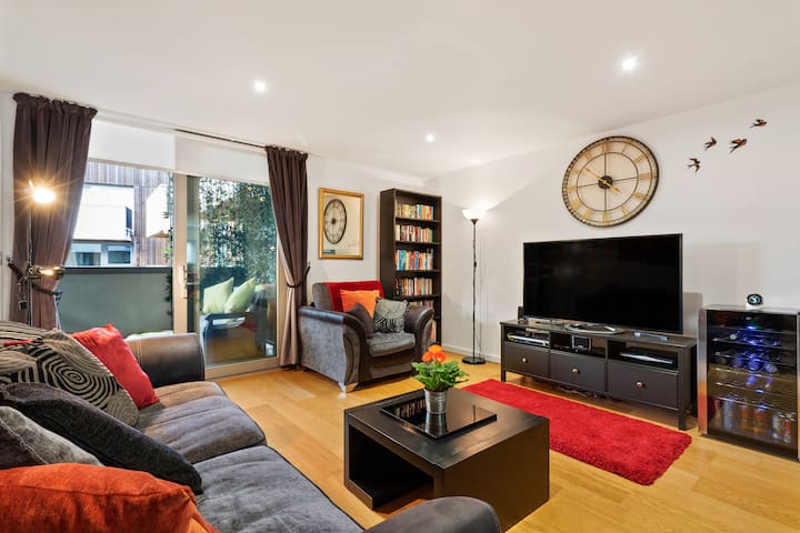 Holloway Gem: 2bed 2bath apt w/private balcony