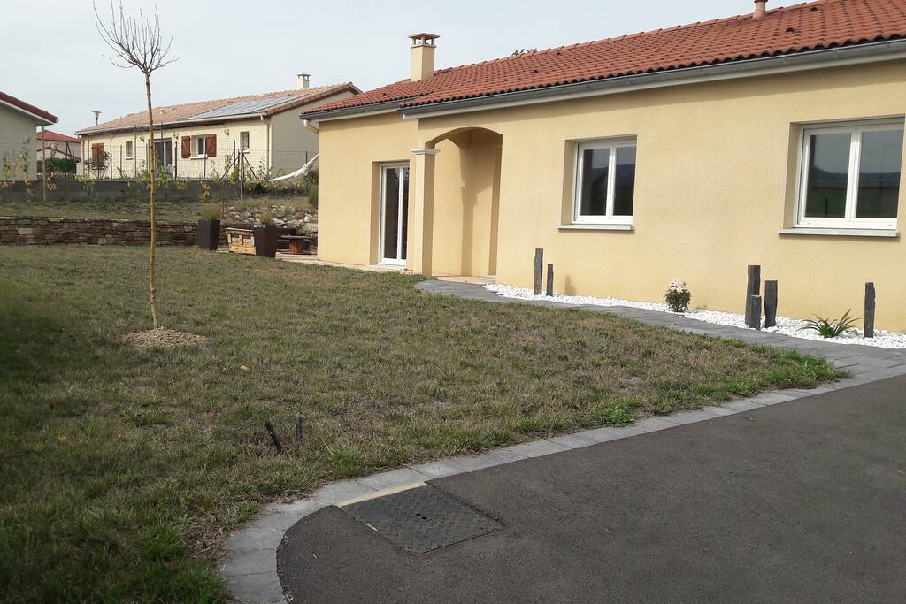 Cours et parking enrobé