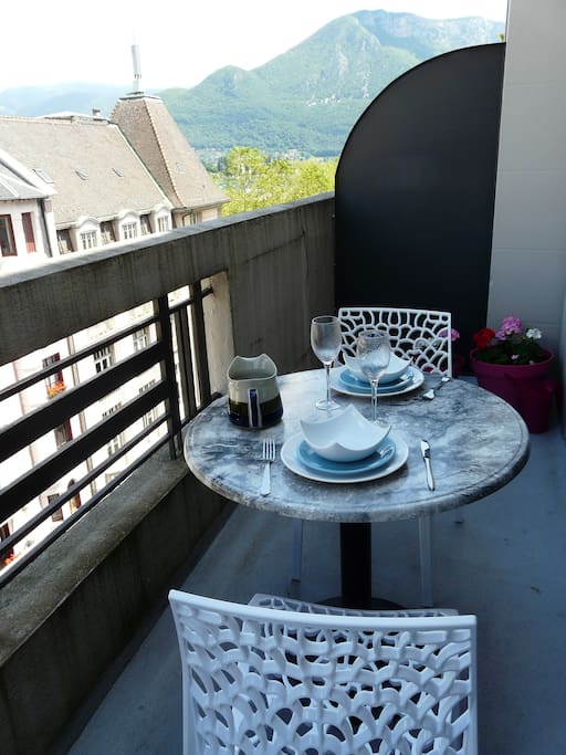 Un dîner en terrasse - Diner on the terrace