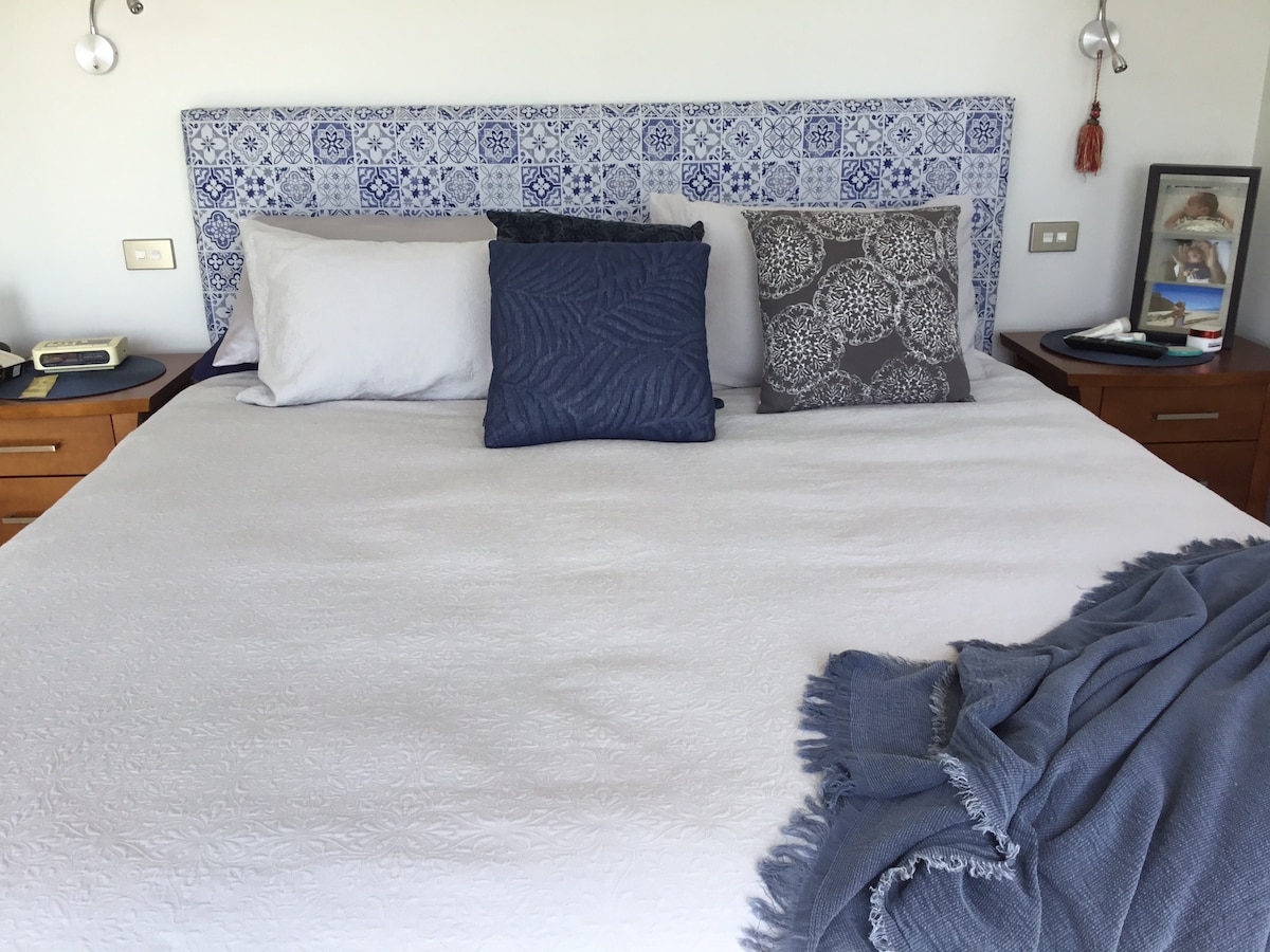 Dormitorio súper king con baño privado 