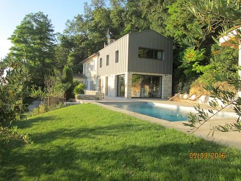 Charming stone home near Bordeaux