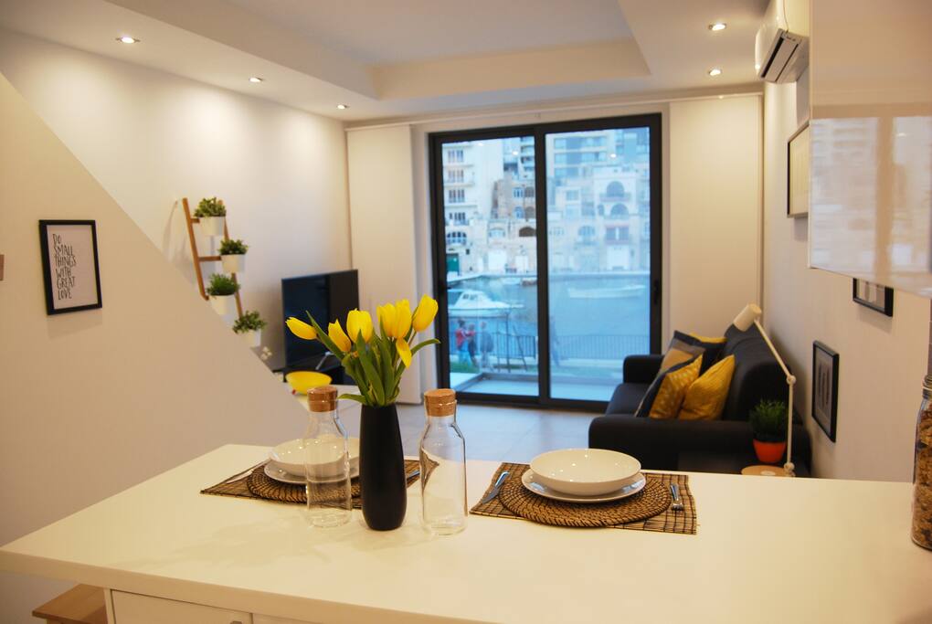 Open Plan Kitchen to Living Area