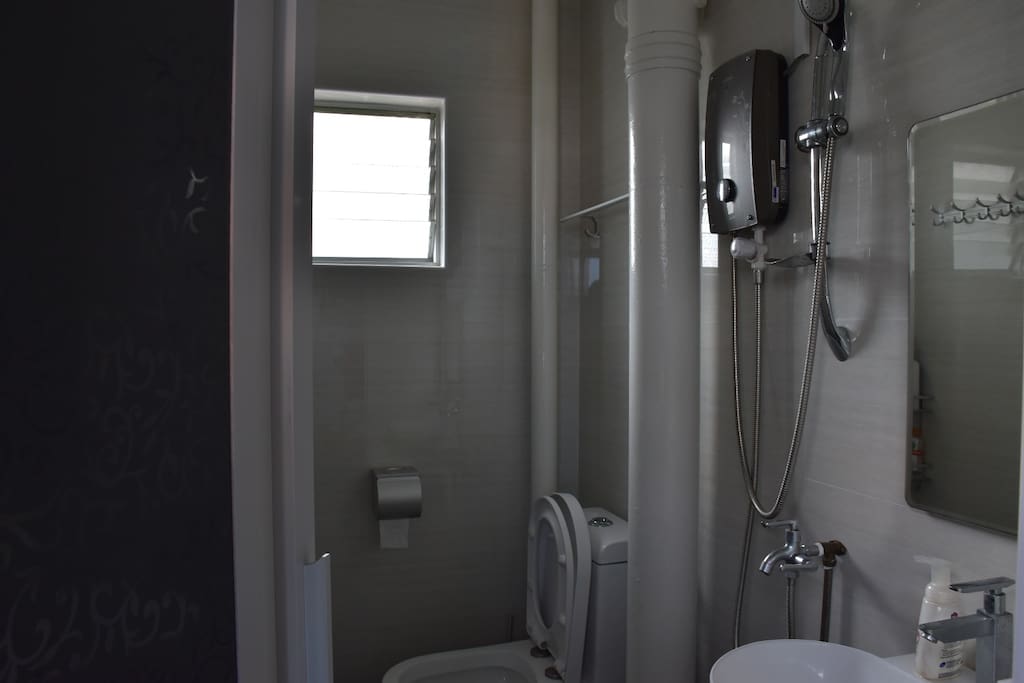 Shared Bathroom (outside the room)