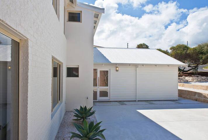 Oceanview Beach House gallery image 5