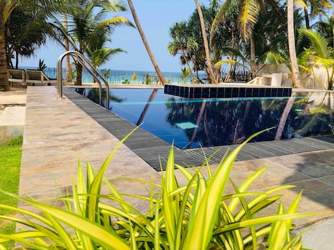 Duma Beach House Front of Beach and Private pool