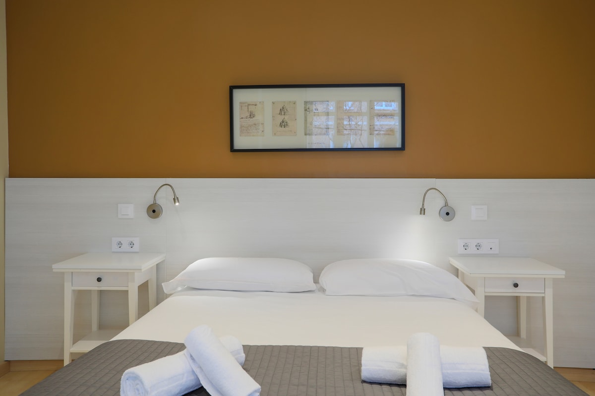 Popular Airbnb listing: Barcelona Sagrada Familia 01 in El Camp De L'arpa Del Clot