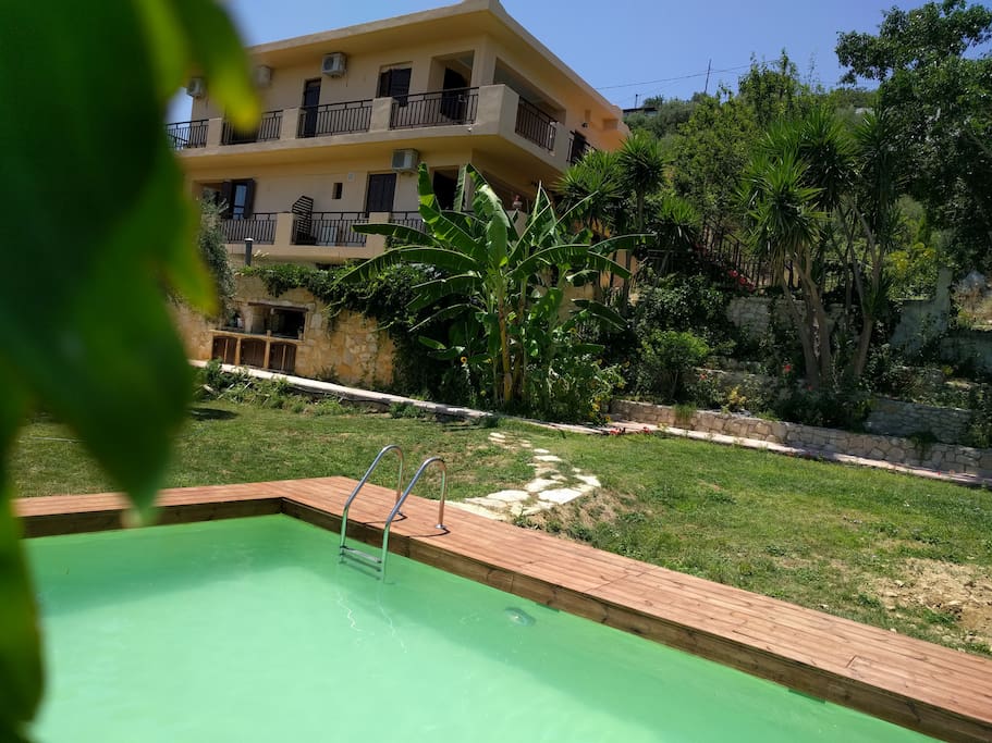 Pool-garden-house