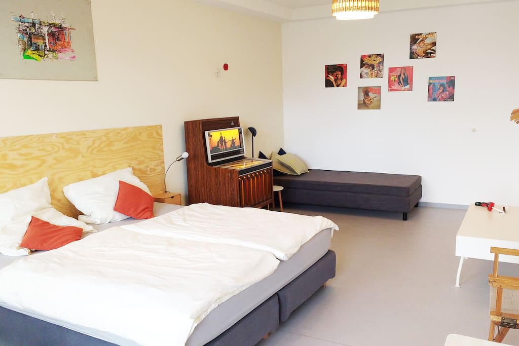 King size box spring bed