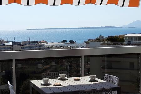 Vue mer, piscine, clim, WIFI, proche des plages !