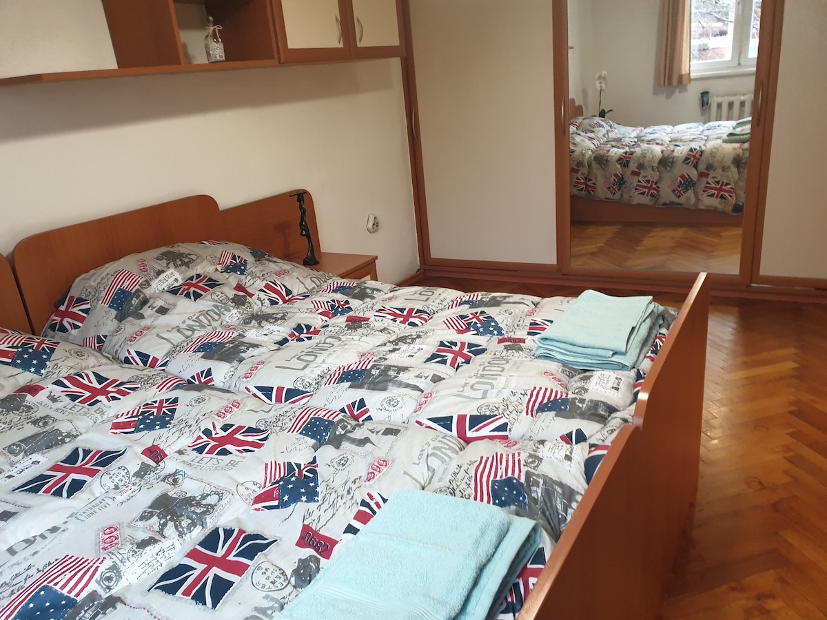 Dormitorio con 2 camas(desmontables)