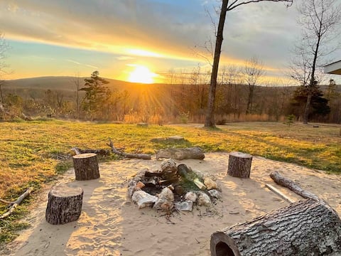 Mountain Cabin, Wow Views, King Bed, Hiking+