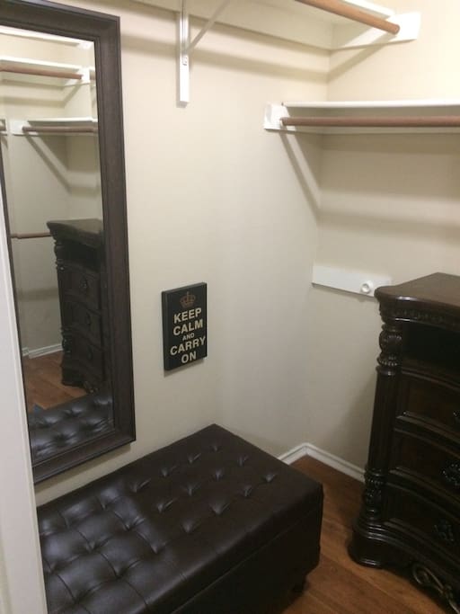 Nice walkin closet with bench to get ready for your current San Antonio Adventure