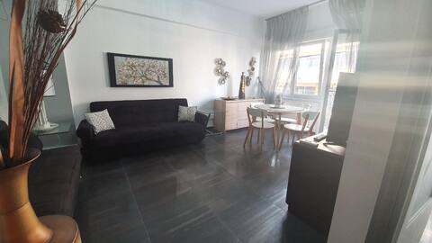 City Center Comfortable studio apartment.