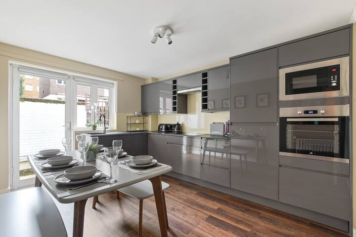 Central London Family Home gallery image 3