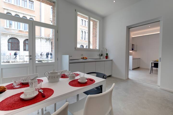 Terrace Luxury Loft, perfect for 14 people! gallery image 3