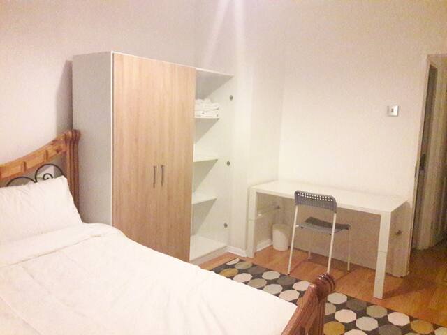 ELONDON LETS managed Airbnb listing 3