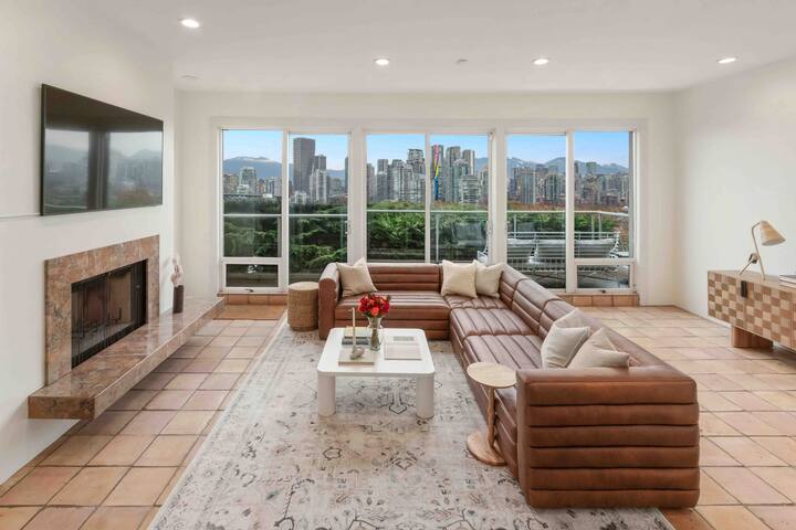 Character house overlooking city & mountain views gallery image 2