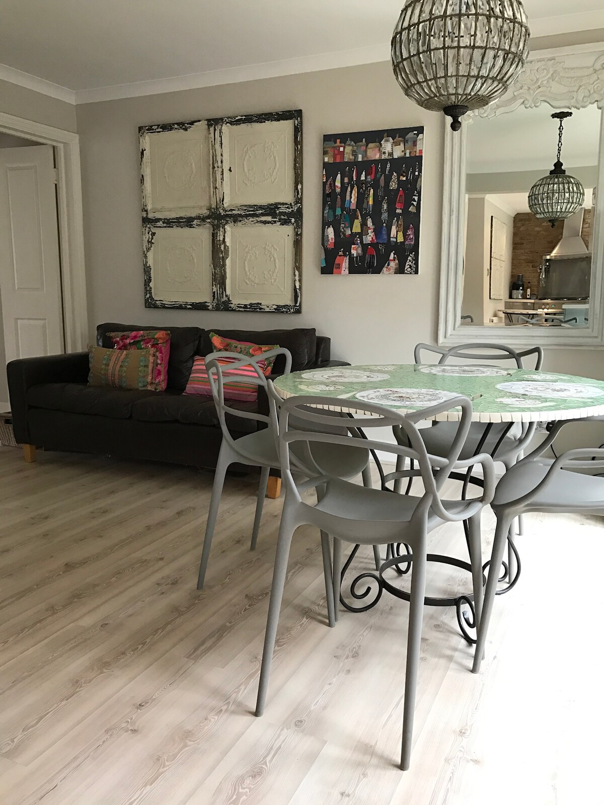 Cosy room in a modern house in West End, Esher Houses for Rent in