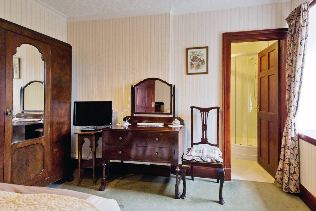 Twin room with en-suite