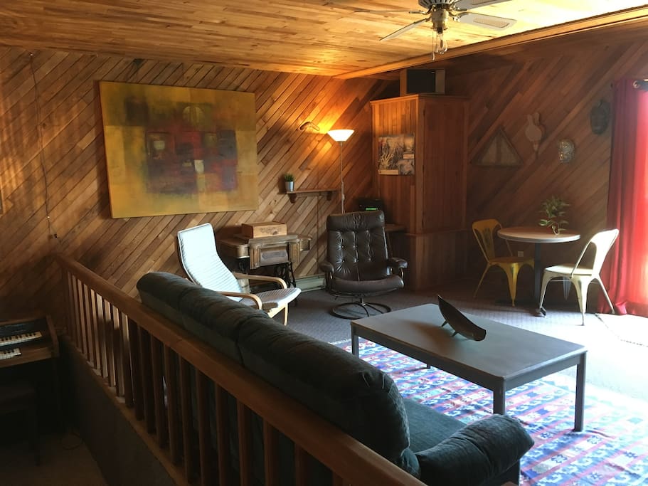 Cosy eclectic mountain cabin decor