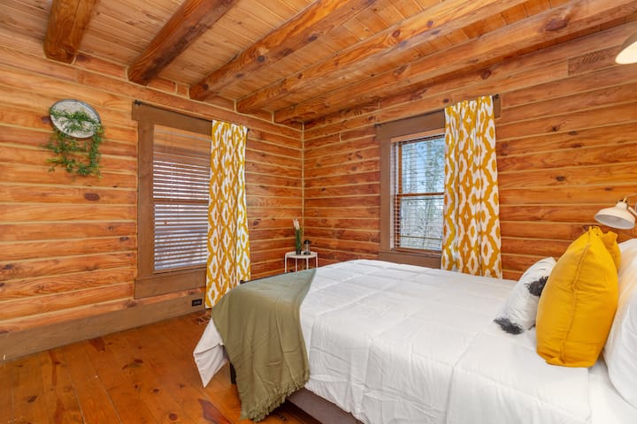 Chumba cha kulala 2 na kitanda kimoja cha upana wa futi tano