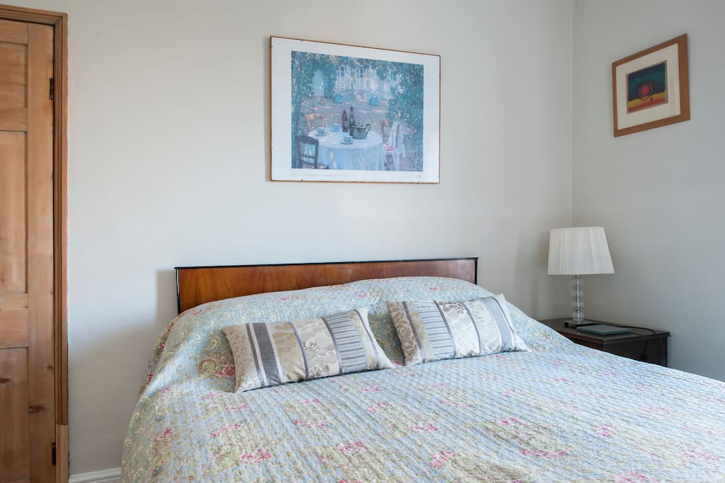 Cosy bedroom with a solid kingsize bed