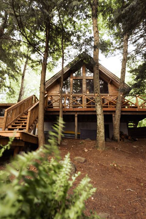 Modern Cozy Lakefront Cabin