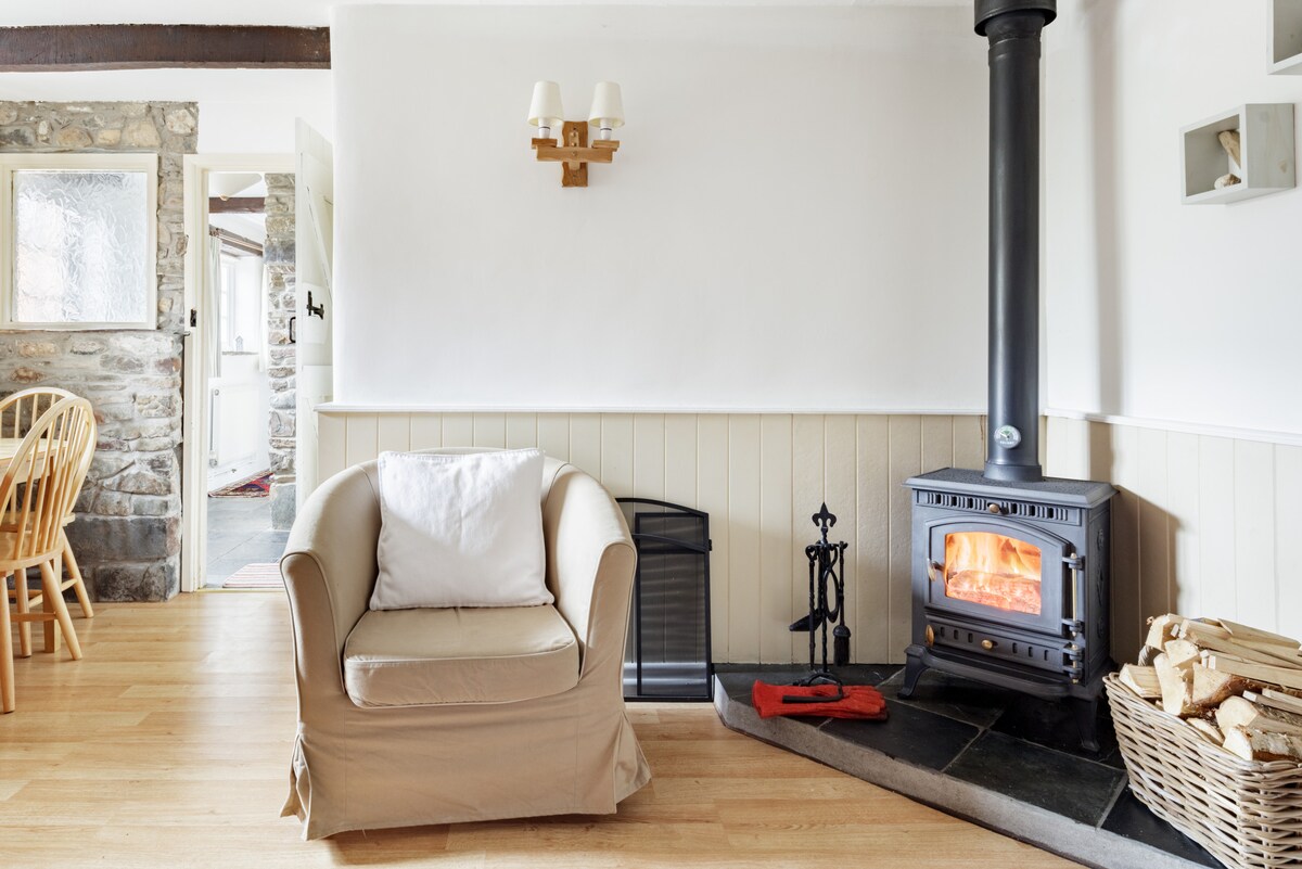 Successful Airbnb property: Explore the South West Coast Path from This Cosy Cottage in Hartland