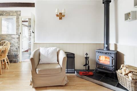 Successful Airbnb property: Explore the South West Coast Path from This Cosy Cottage in Hartland