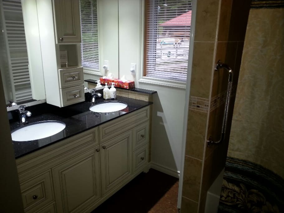 Guest 4 Piece Bath
