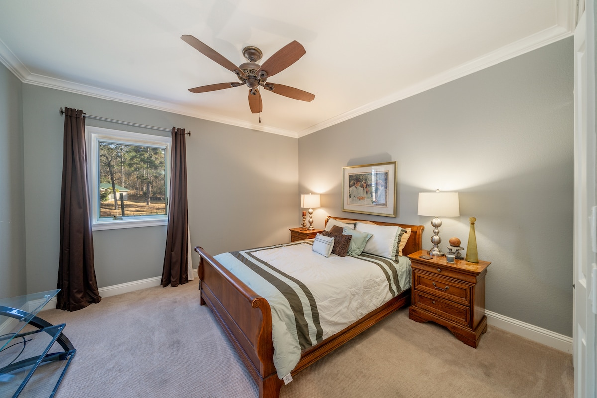 ¡Dormitorio 2 con cómoda cama tamaño queen!