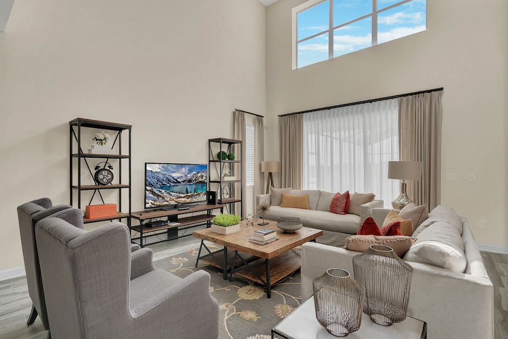 Living Room (TV w/ cable box)