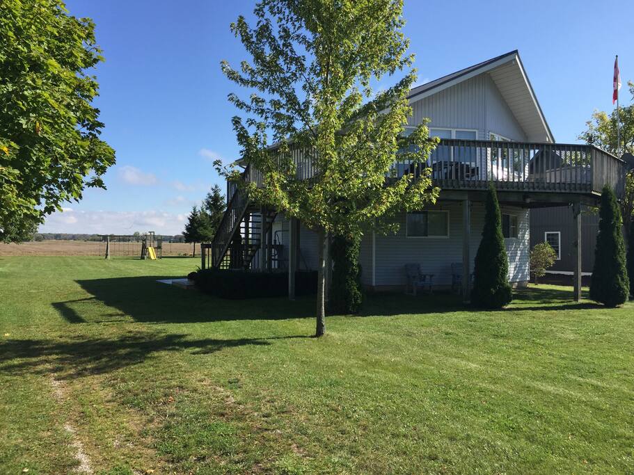 Front of cottage from drive-way