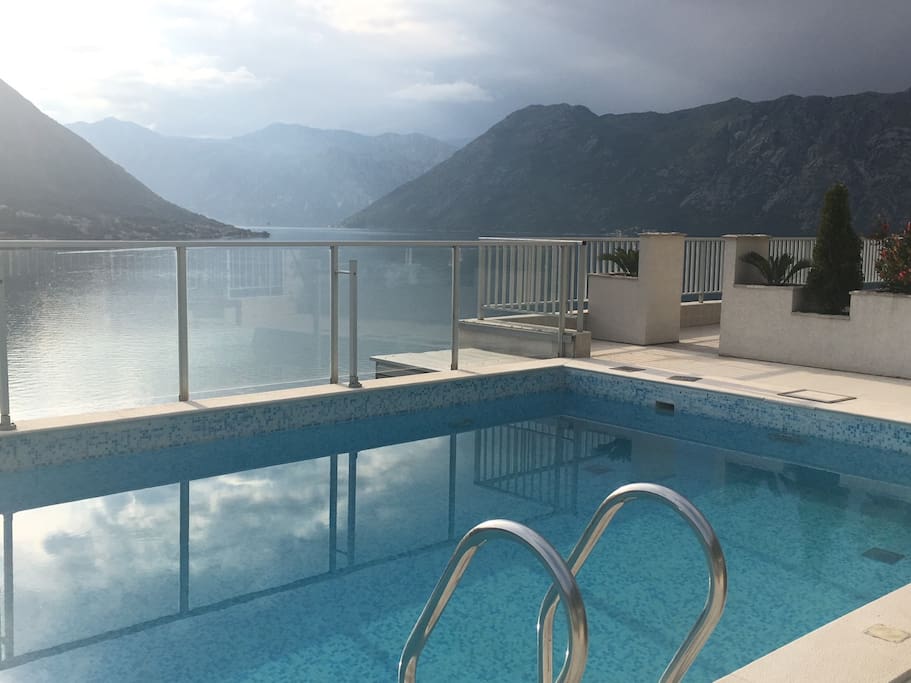 Top pool