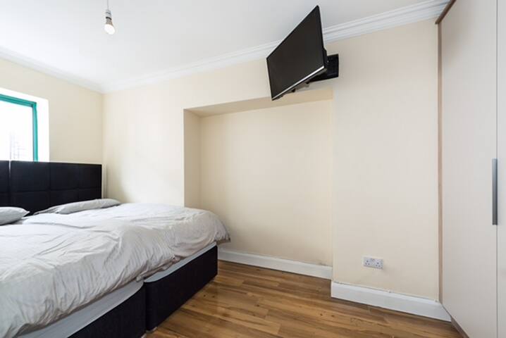 Modish condo overlooking River Liffey gallery image 4