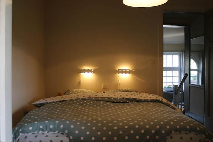 5th room (2 pers.) bed 140 with 1 large duvet :   the "storage room"