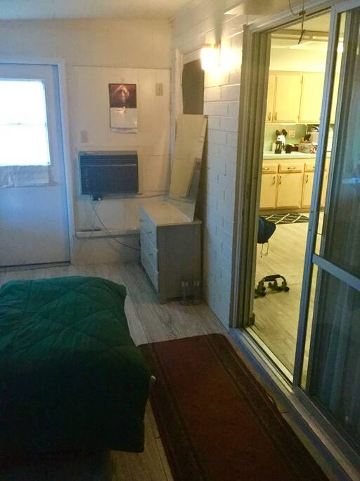 Lanai to kitchen