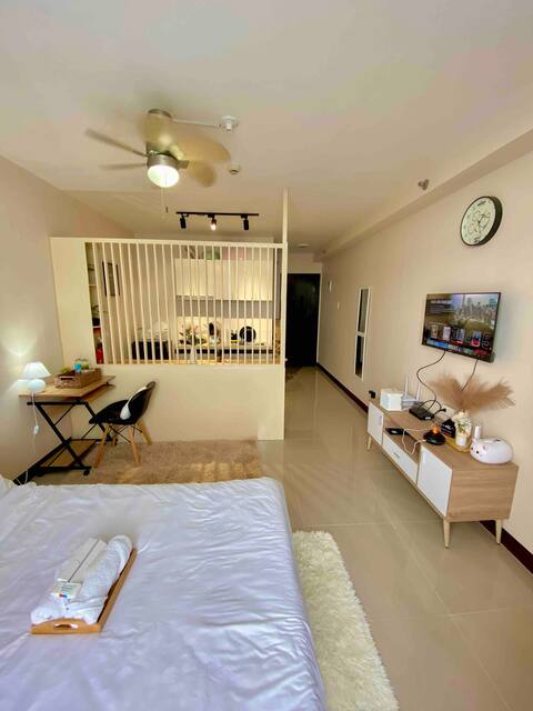 Spacious Rm w/ Wifi for staycay