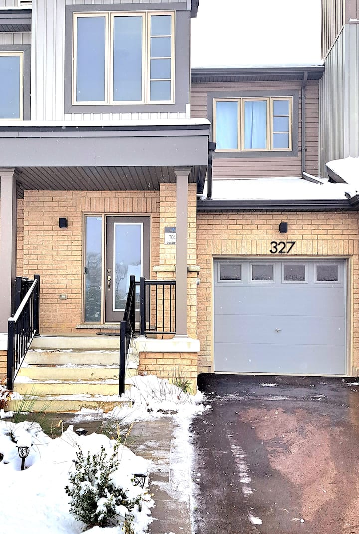 Cozy, minutes from Wasaga & The Blue Mountains! Townhouses for Rent