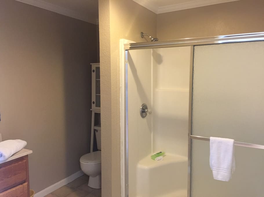 Nice shower. You even could sit!